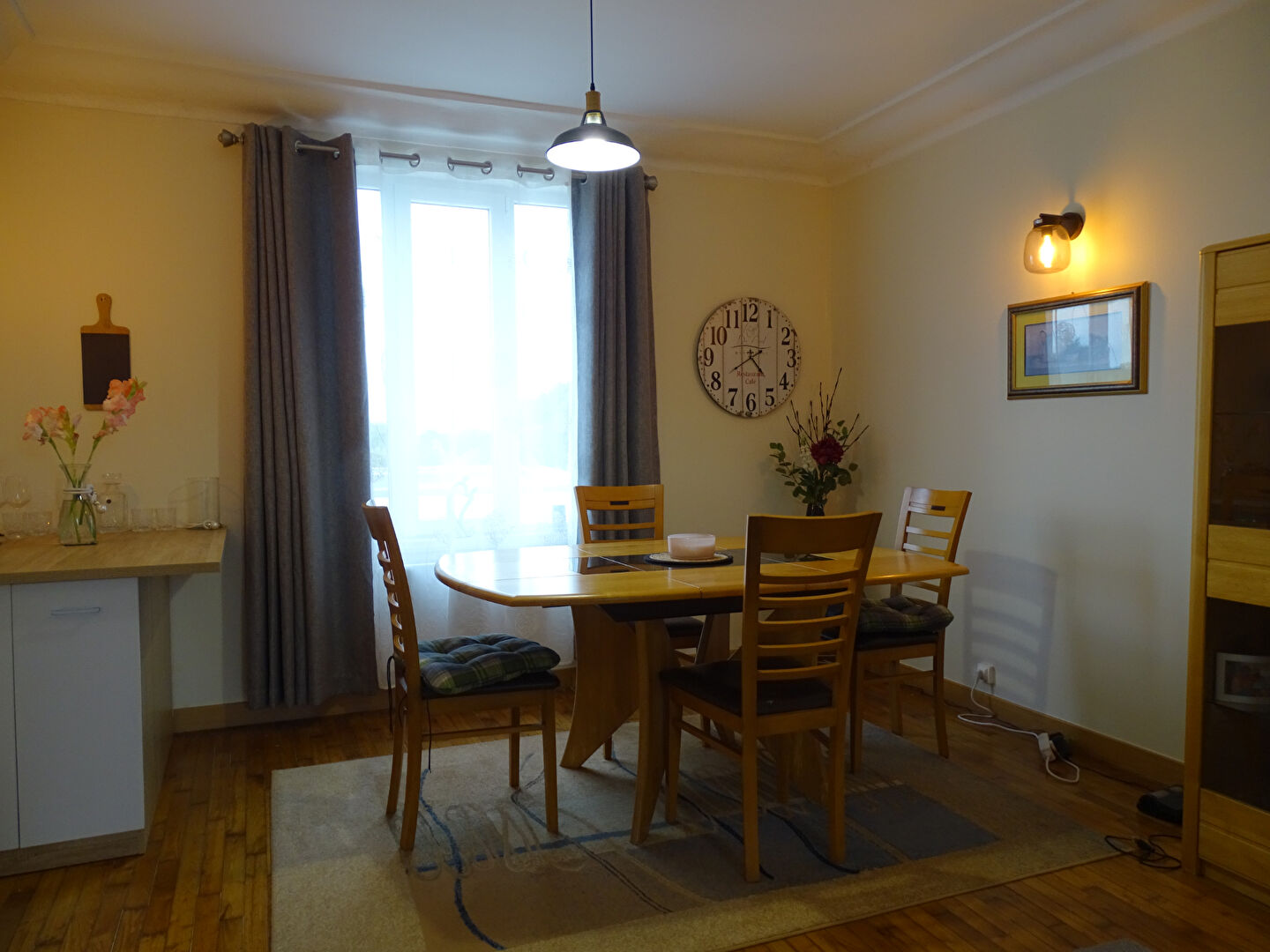 Dining area featuring a wooden table and chairs in a property located in Finistère, Brittany, postcode 29270.