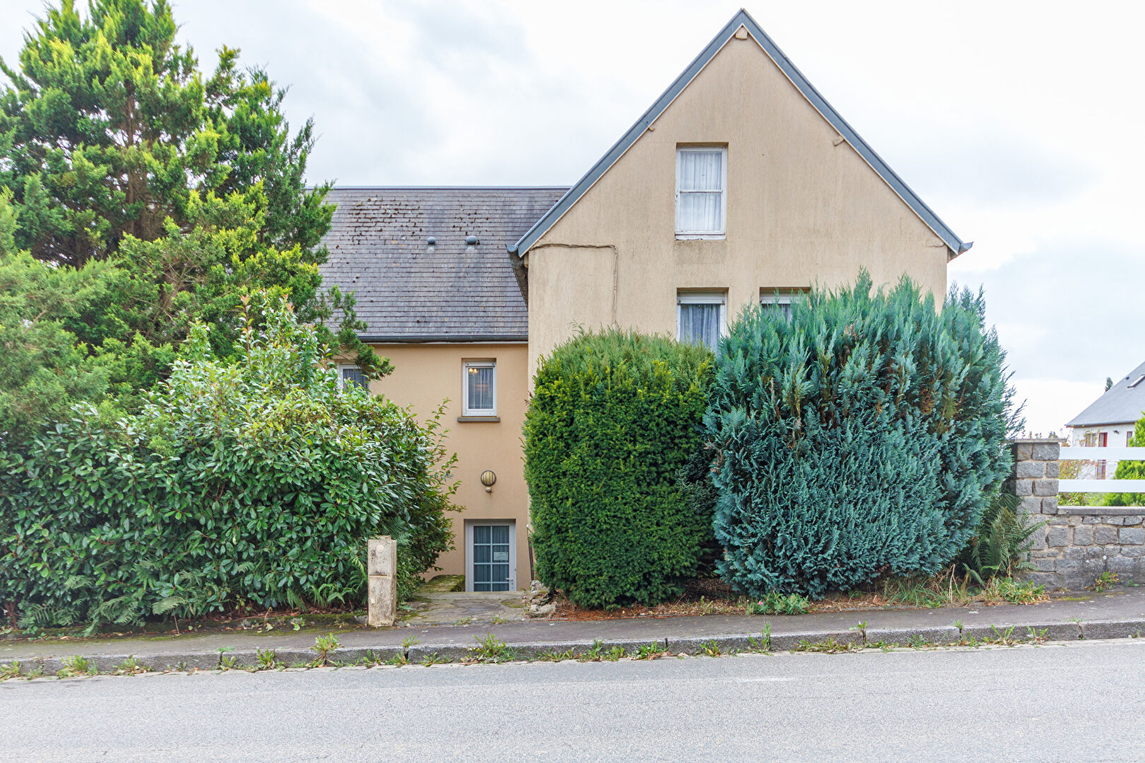 Photo MANCHE : Maison de 3 chambres  au centre du village, idéale comme maison de vacances. image 1/6