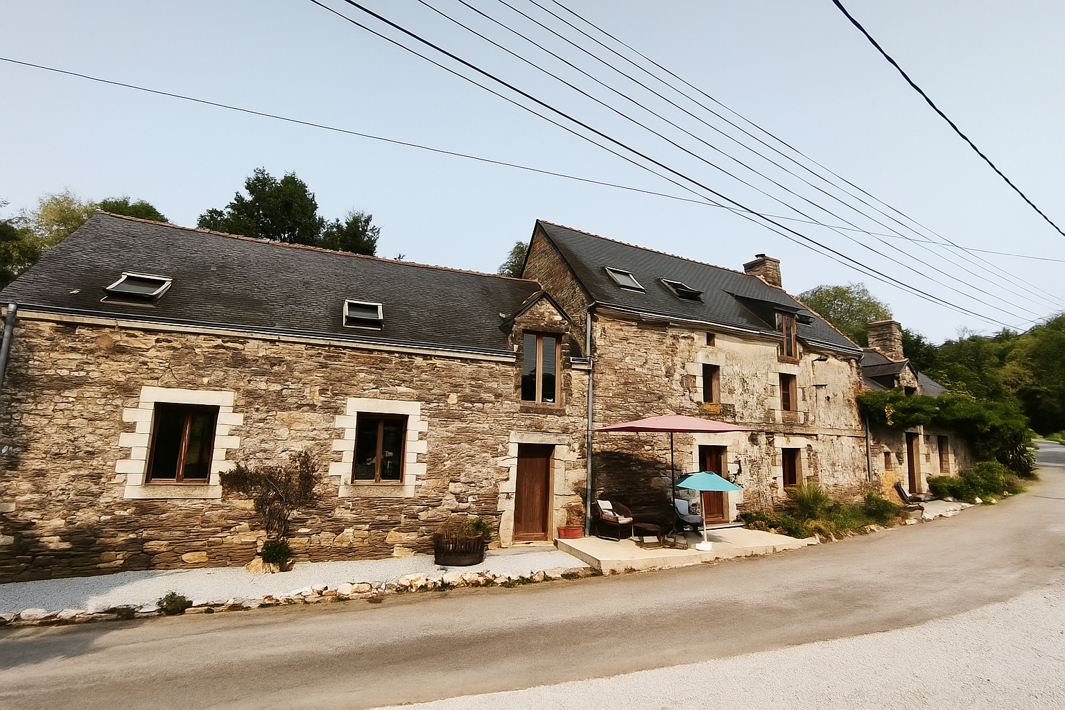 MORBIHAN, Plumeliau Bieuzy, propriété en Pierre , gite, piscine,  dependances et terrain