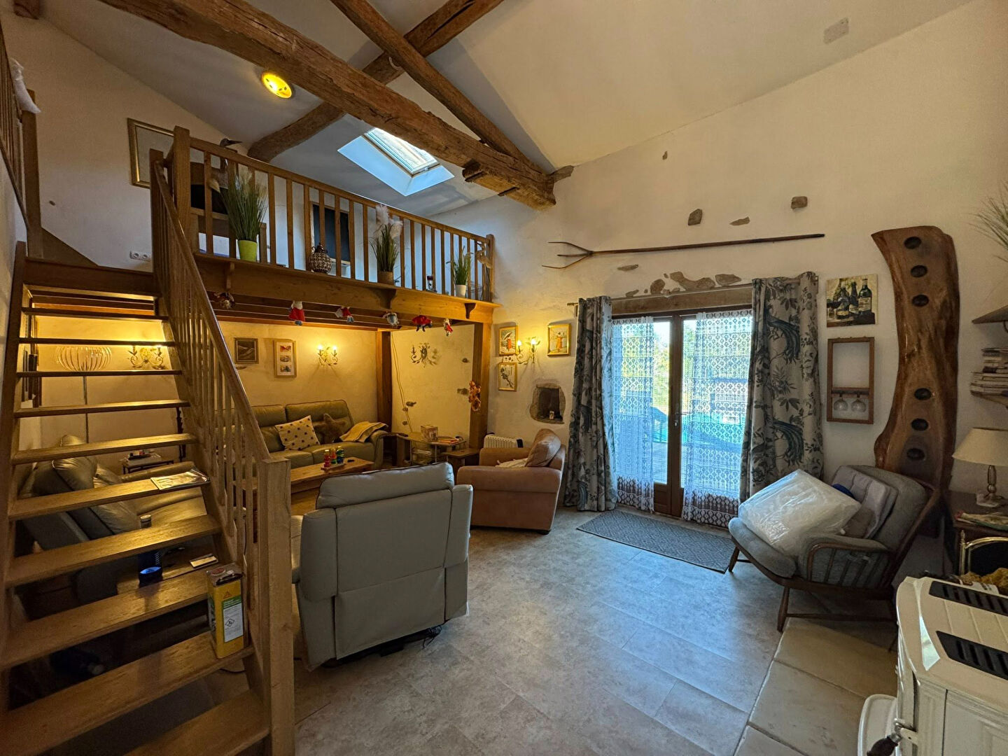 Photo HAUTE VIENNE -Ferme en pierre entièrement rénovée avec grande grange et jardin de 1000 m² image 4/6