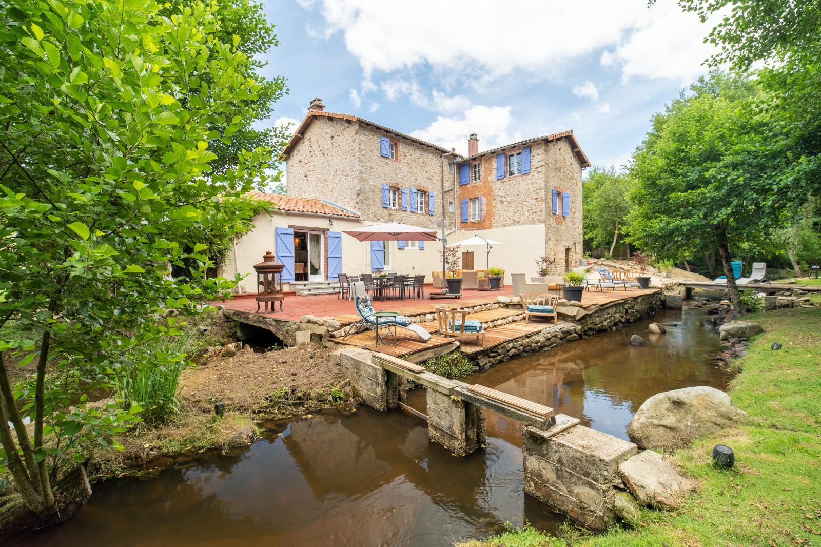 Photo HAUTE VIENNE - Châteauponsac - Ancien Moulin Hydroélectrique sur la Gartempe image 1/6