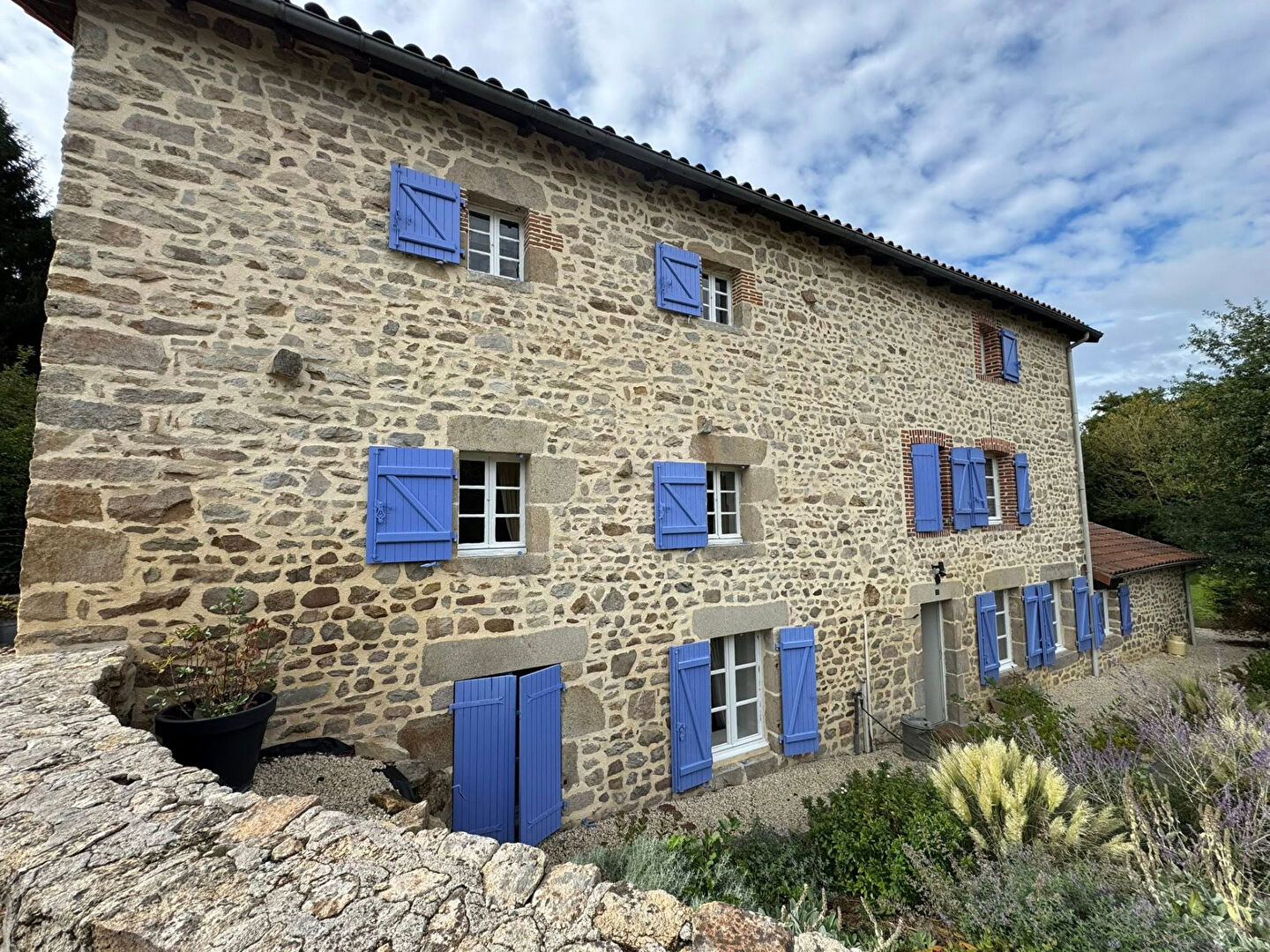 Photo HAUTE VIENNE - Châteauponsac - Ancien Moulin Hydroélectrique sur la Gartempe image 5/6