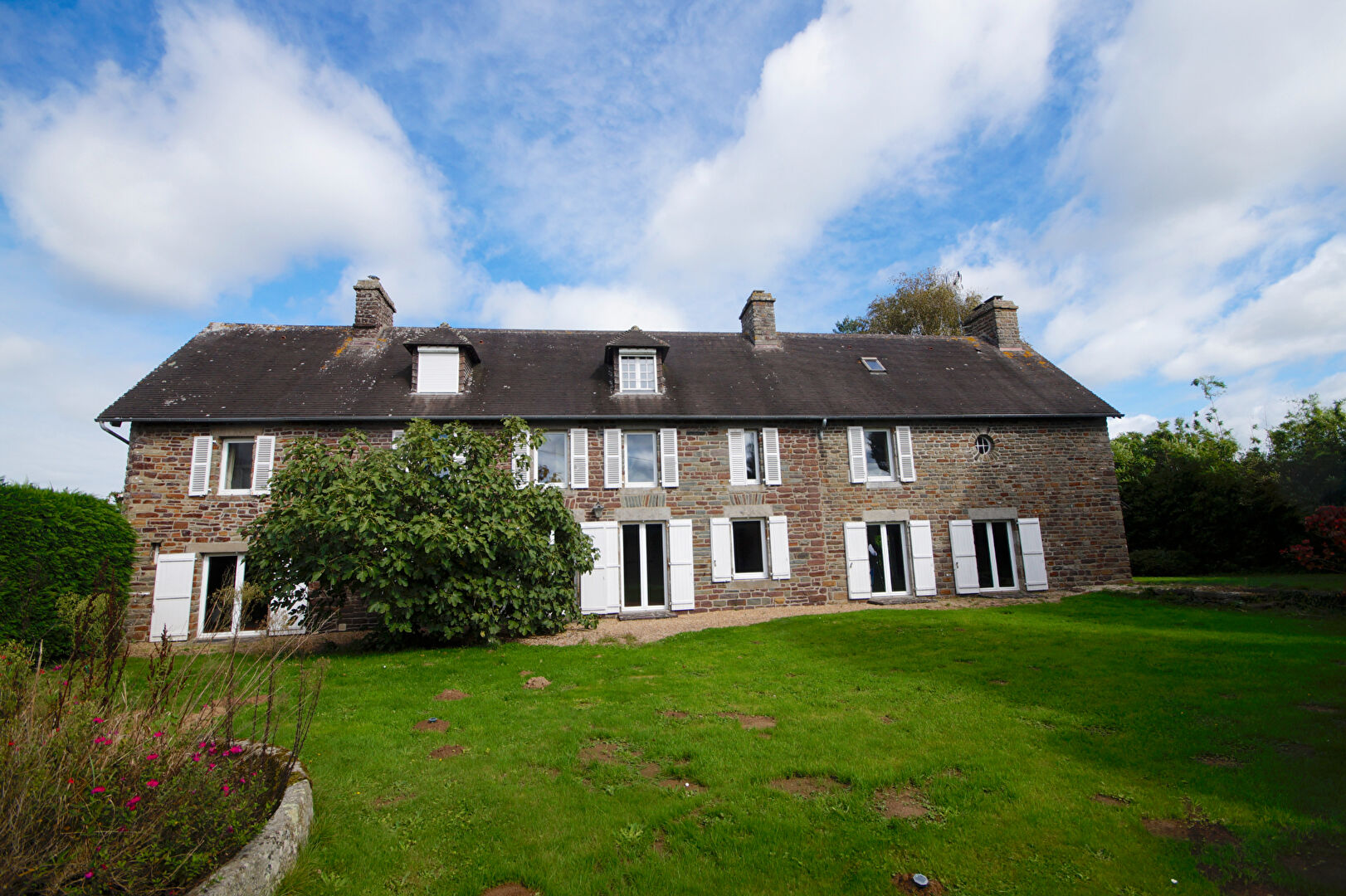 Six-bedroom property with a swimming pool, located in Manche, Normandy, postcode 50510.