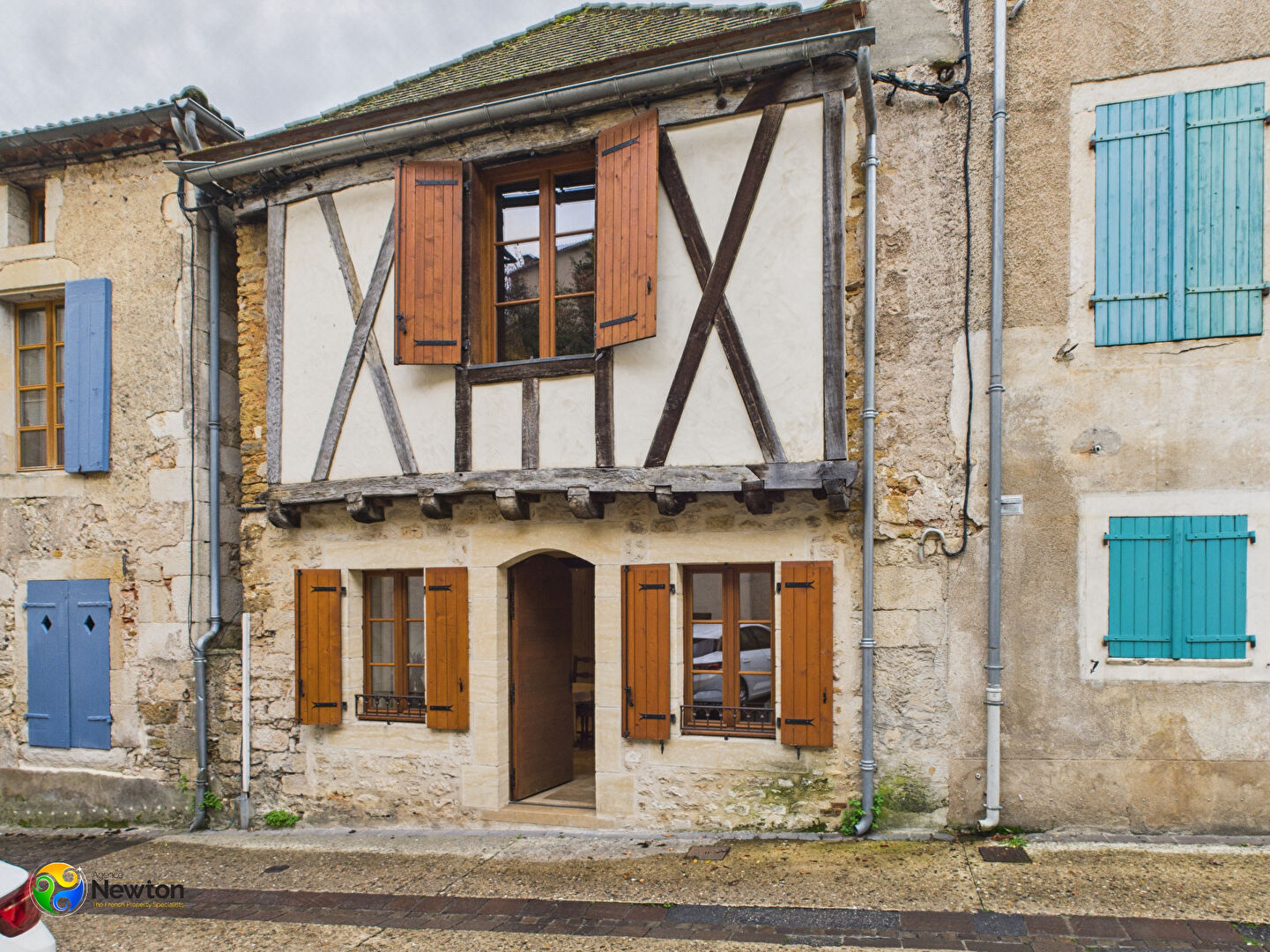 Photo LOT-Puy-l'Évêque-Maison de village restaurée  avec 3 chambres image 1/6