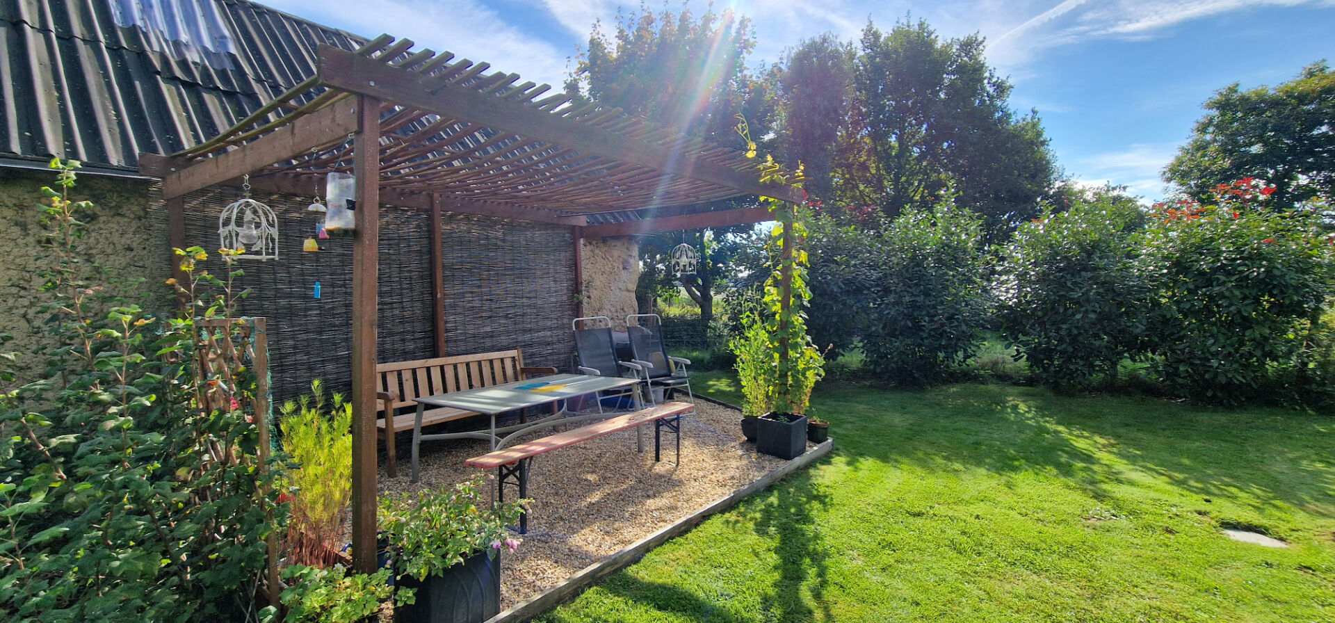 Photo MORBIHAN  Maison de campagne bien présentée de 2 chambres, jardin, dépendances et espace attenant à rénover ou à utiliser comme studio. image 2/6