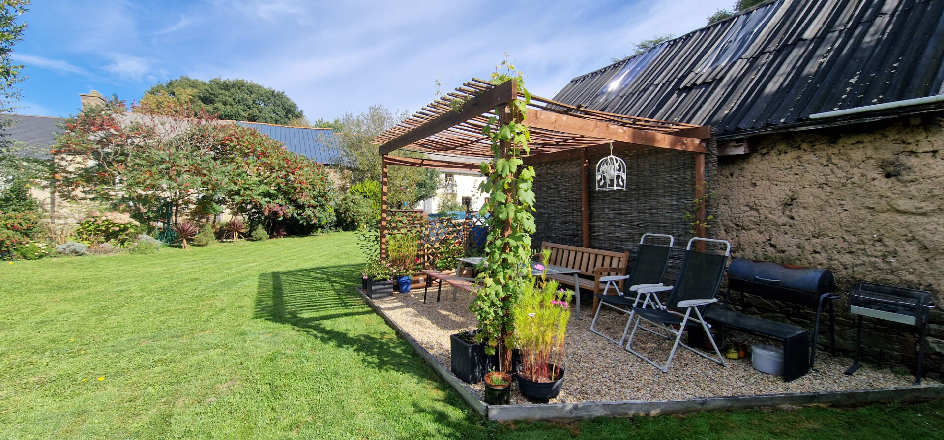 Photo MORBIHAN  Maison de campagne bien présentée de 2 chambres, jardin, dépendances et espace attenant à rénover ou à utiliser comme studio. image 3/6