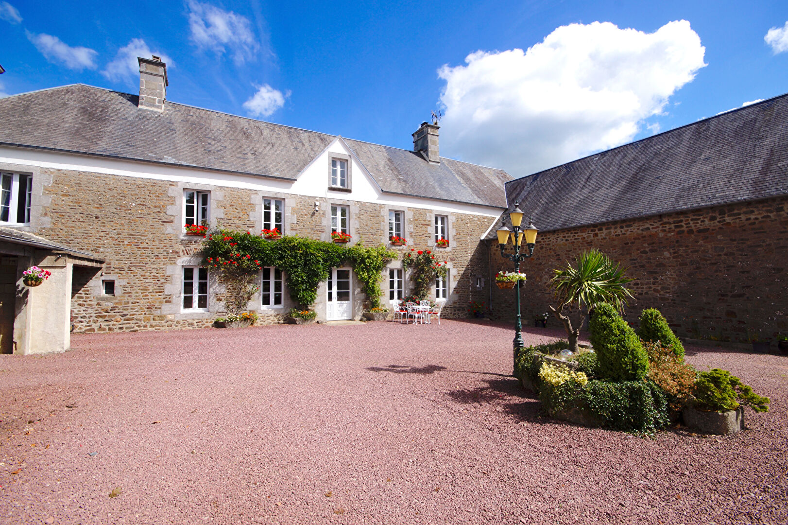 LA MANCHE Demeure de prestige pres Coutances 350 m2 avec 9ha