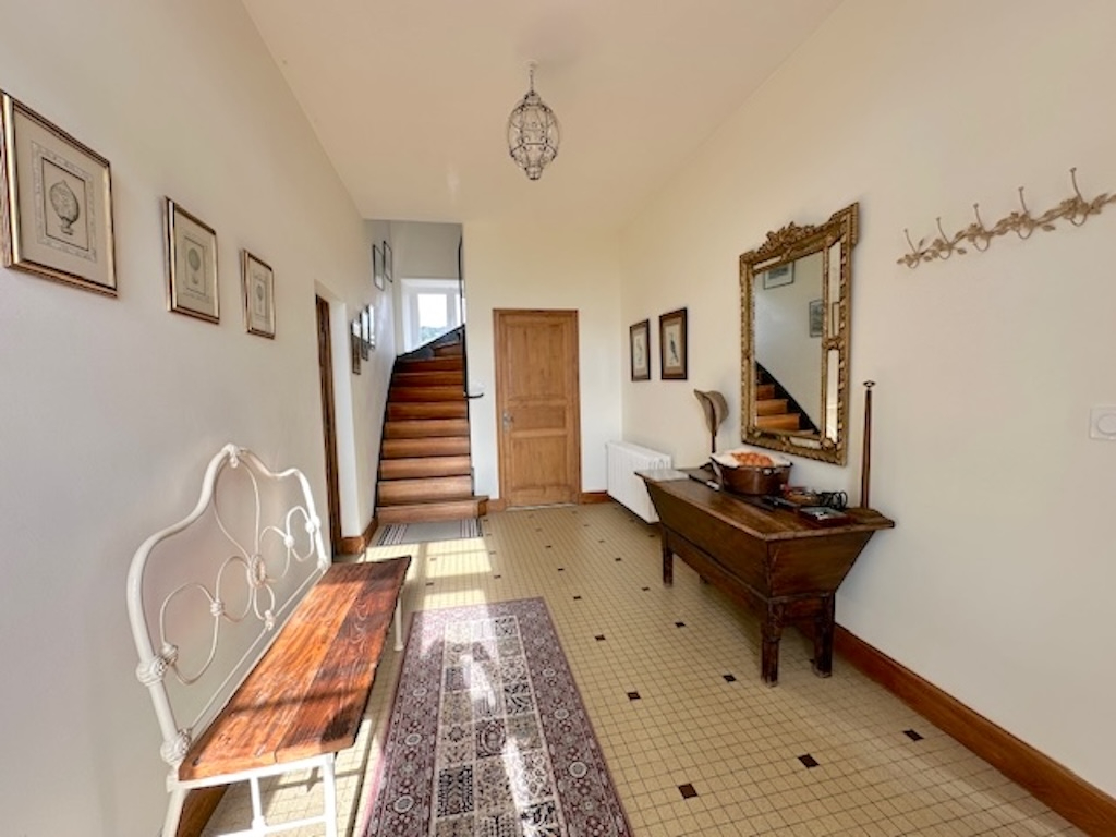 Photo LA MANCHE A la campagne pres  PONT FARCY  Grand Maison en Pierre avec 4 Chambres image 2/6