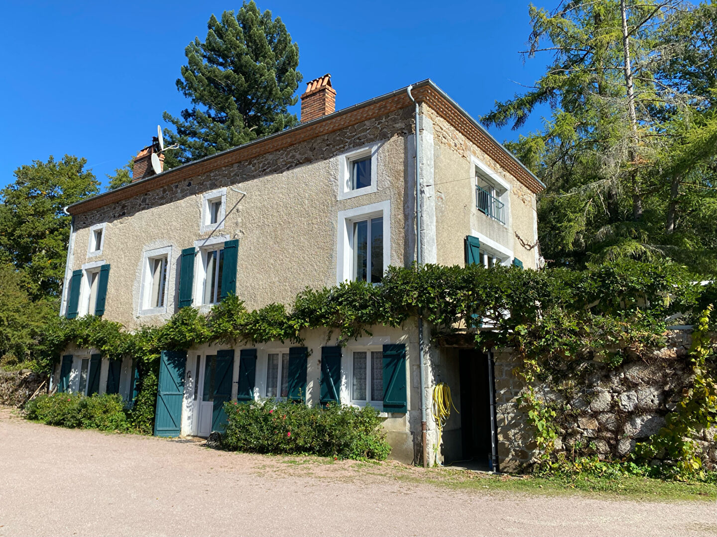Maison spacieuse à vendre à Savignac de Nontron
