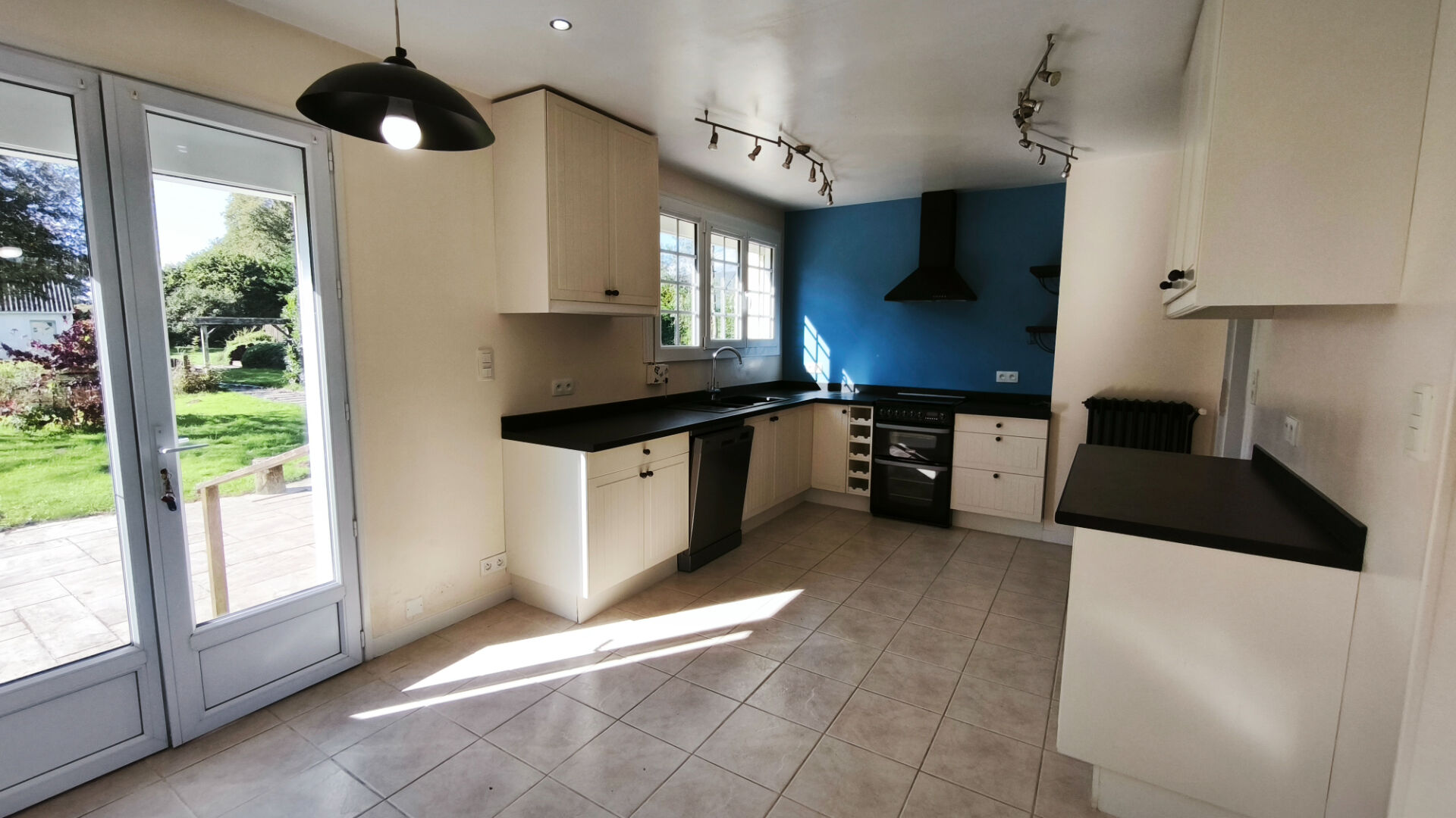 Photo MORBIHAN, Maison de village indépendante, 4 chambres, grands jardins, dépendance, piscine image 2/6