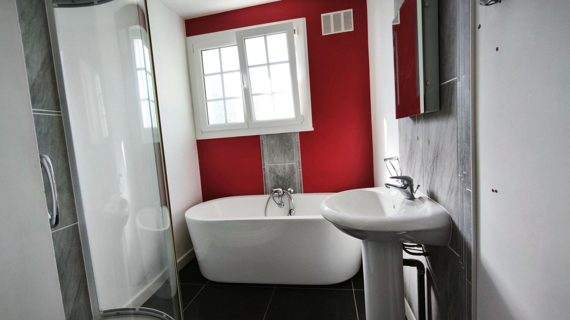 Photo MORBIHAN, Maison de village indépendante, 4 chambres, grands jardins, dépendance, piscine image 5/6