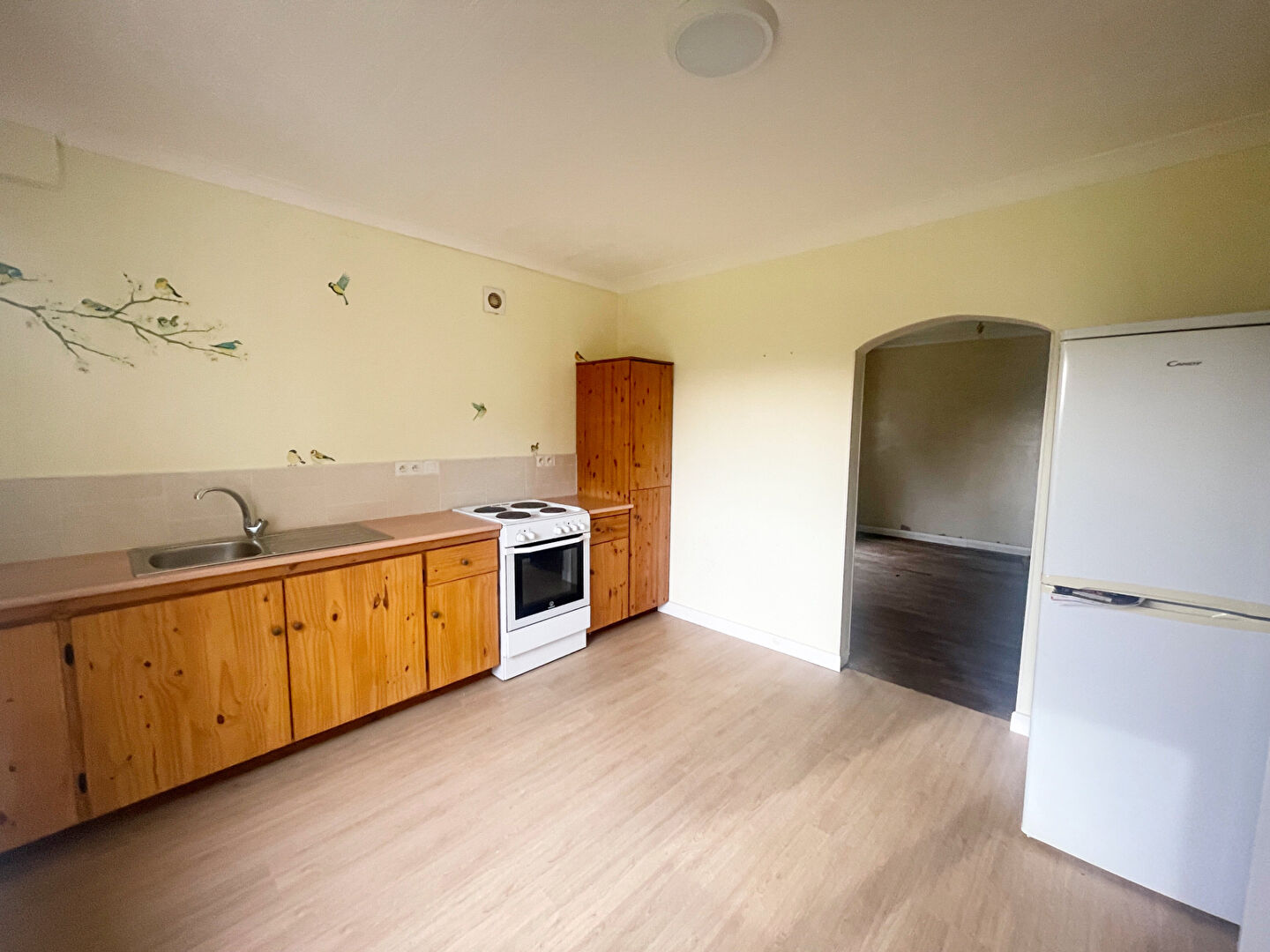 Photo FINISTÈRE: Loqueffret. Spacieuse maison de 3 chambres exposée sud avec terrain et dépendance en pierre. image 4/6