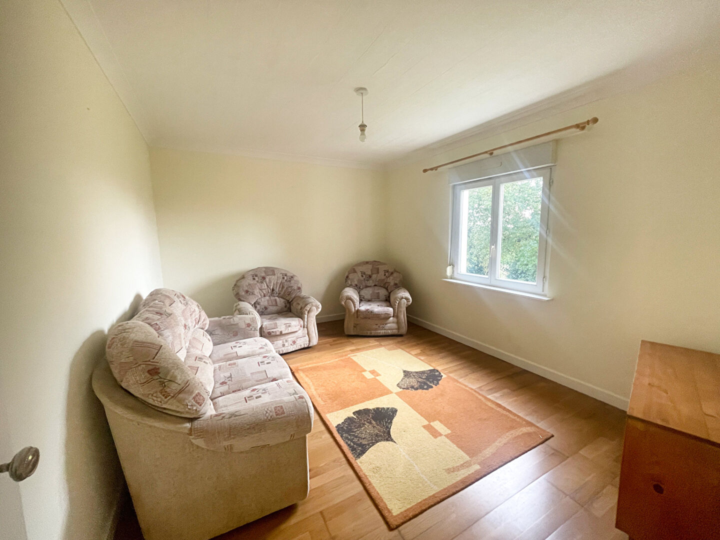 Photo FINISTÈRE: Loqueffret. Spacieuse maison de 3 chambres exposée sud avec terrain et dépendance en pierre. image 5/6