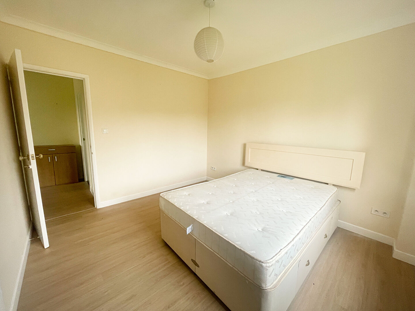 Photo FINISTÈRE: Loqueffret. Spacieuse maison de 3 chambres exposée sud avec terrain et dépendance en pierre. image 6/6