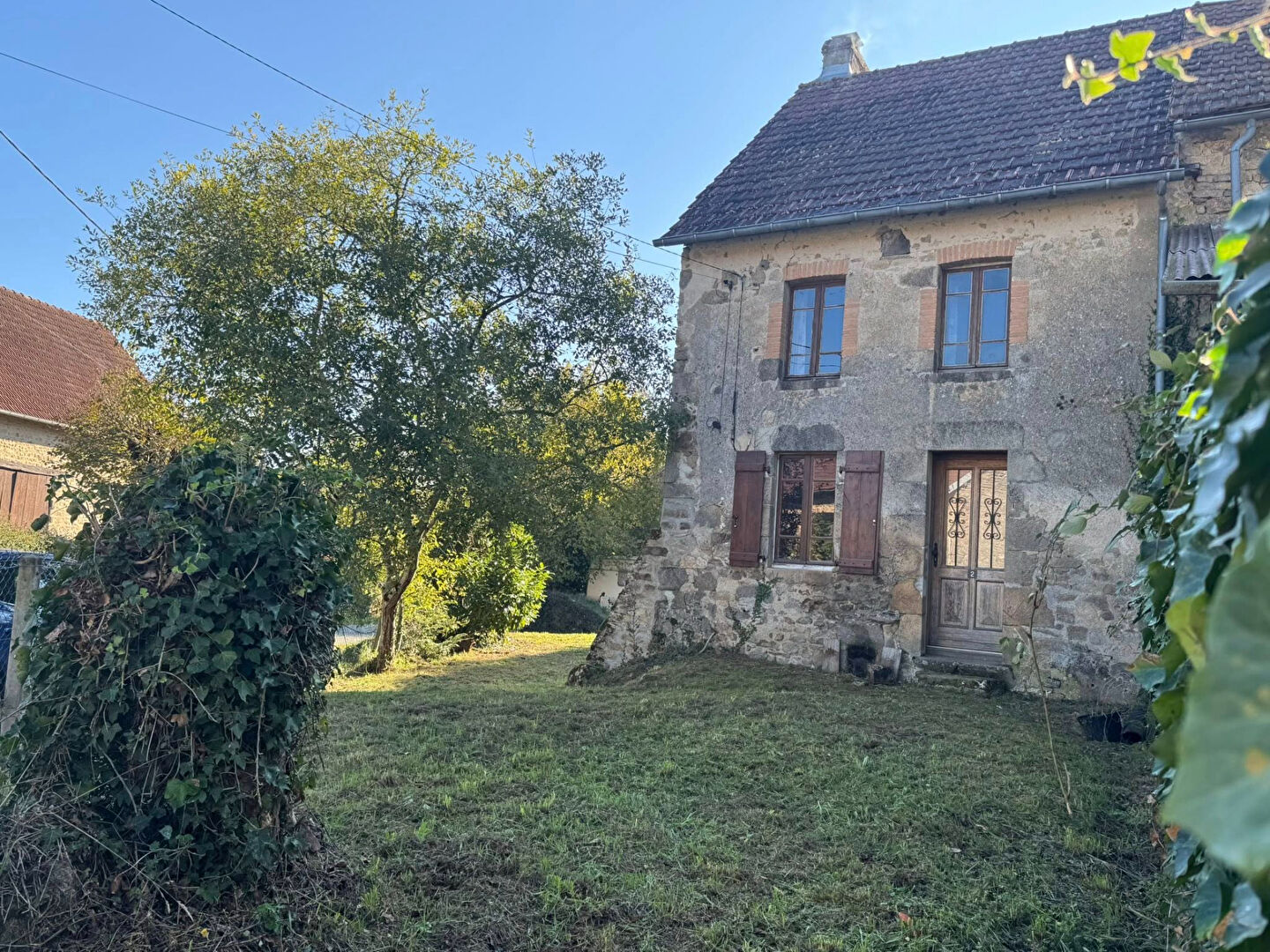 CREUSE - Charmante maison en pierre avec grange et terrain ? Proche de Naillat