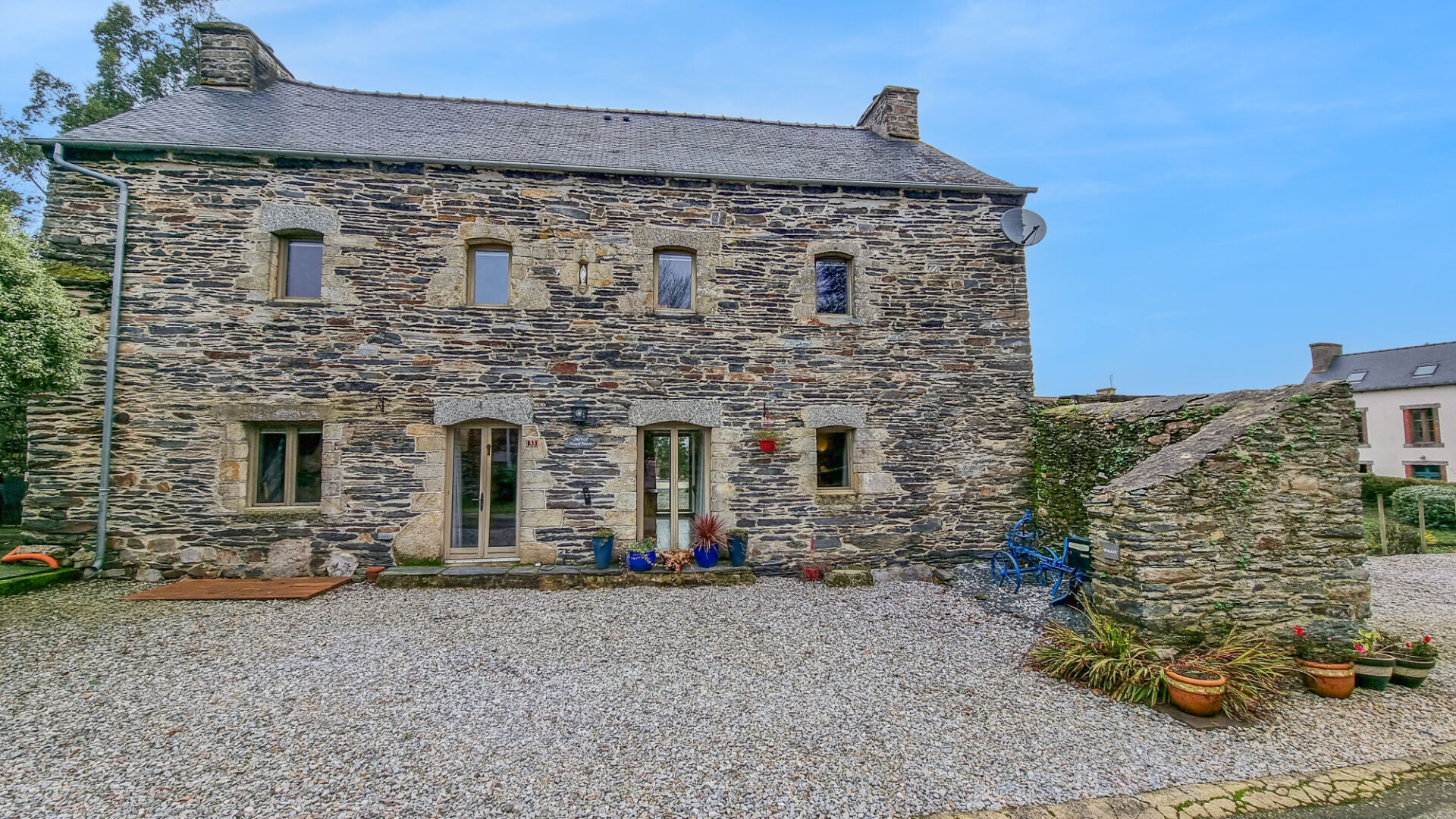 Photo CÔTES-D'ARMOR, Maison en pierre indépendante, impeccable, 4/5 chambres (années 1800) dans un cadre campagnard paisible image 1/6