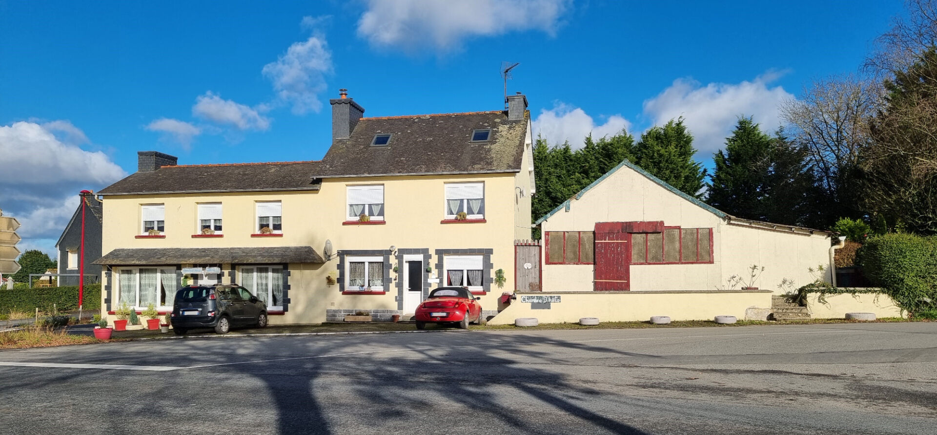 CÔTES-D'ARMOR, Corlay, Spacieuse maison de 6 chambres, idéale pour un projet de chambres d'hôtes, avec dépendances