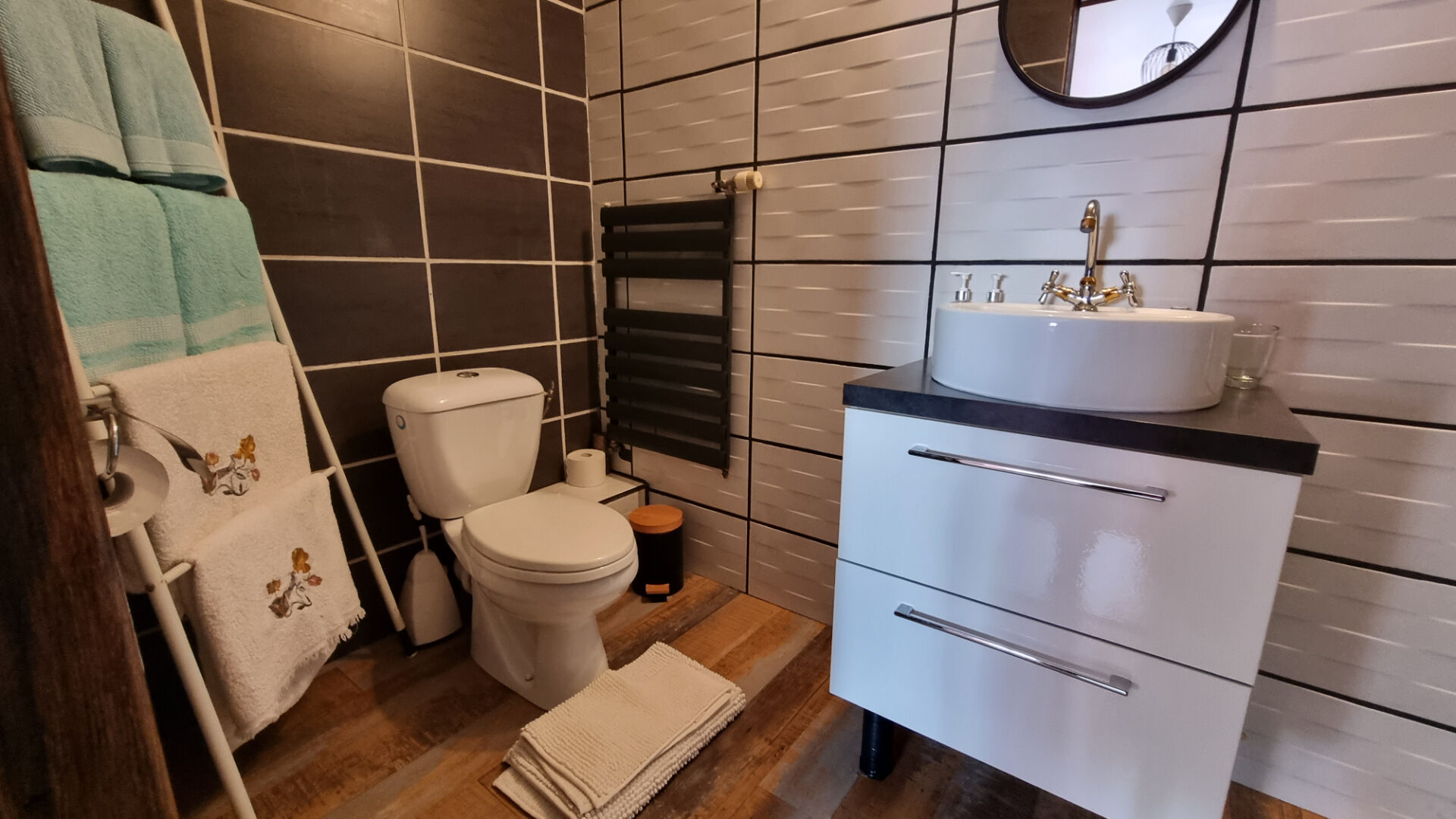 Photo CÔTES-D'ARMOR, Corlay, Spacieuse maison de 6 chambres, idéale pour un projet de chambres d'hôtes, avec dépendances image 6/6