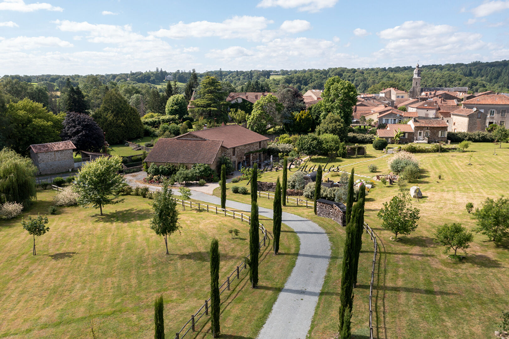 Spacious property in Haute-Vienne, Nouvelle-Aquitaine, featuring extensive gardens and a scenic driveway.
