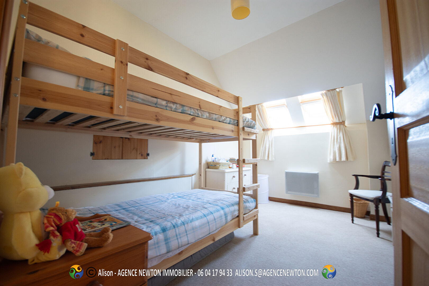 Five-bedroom property in Mayenne, Pays-de-la-Loire, featuring a cosy children's room with bunk beds.