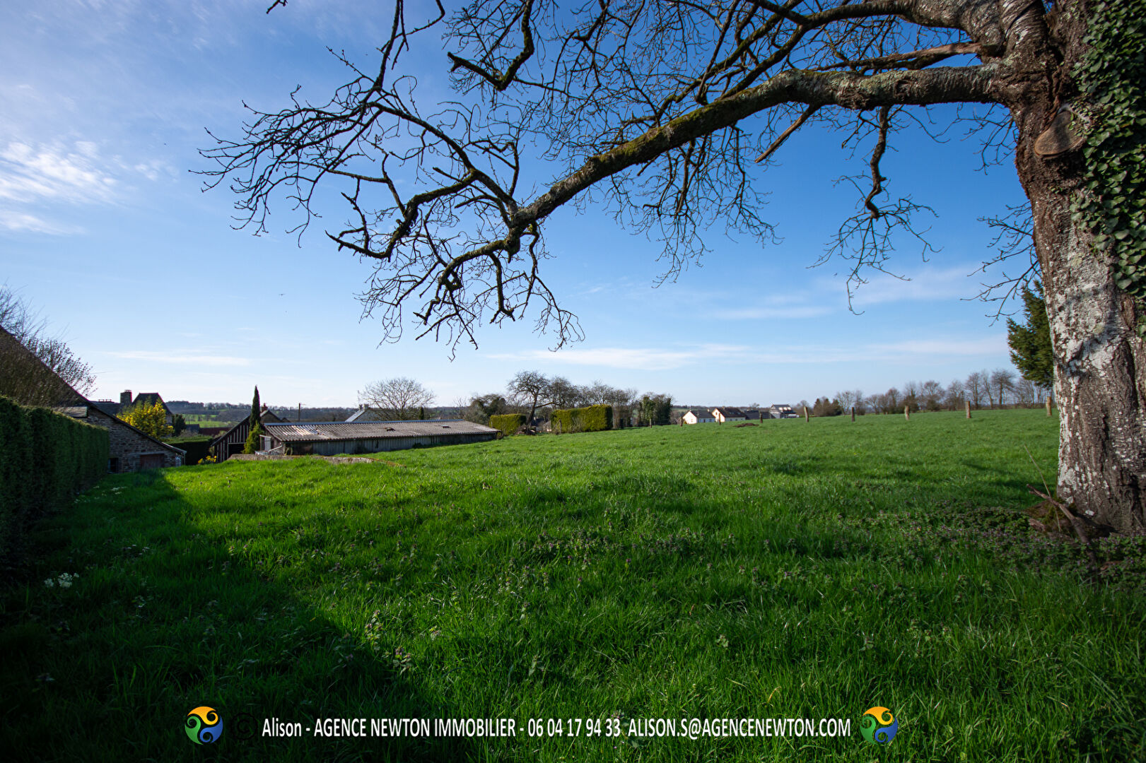 Spacious property with expansive green views in Mayenne, Pays-de-la-Loire, featuring a large outdoor area.