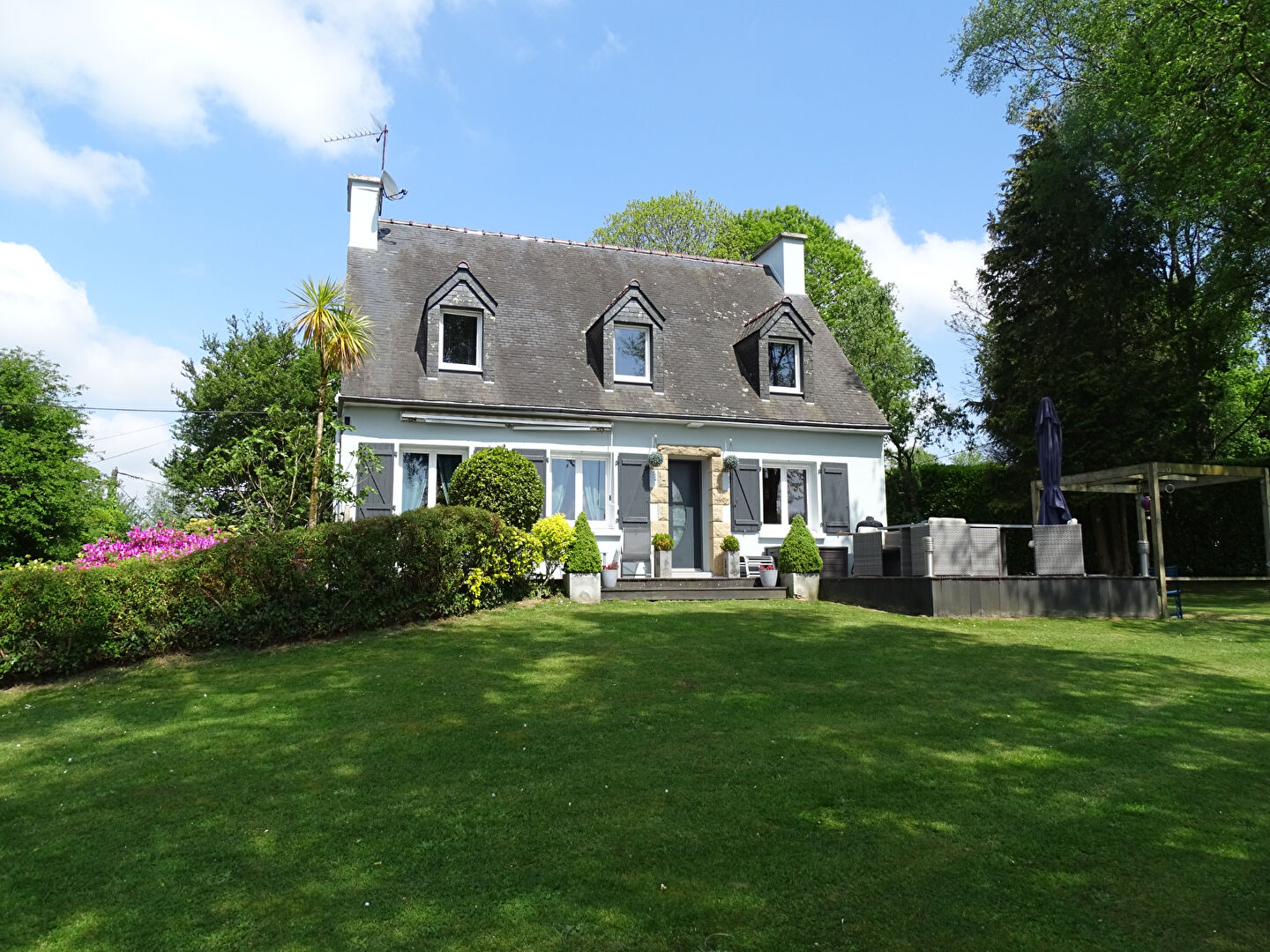 House in Le Saint - view 1