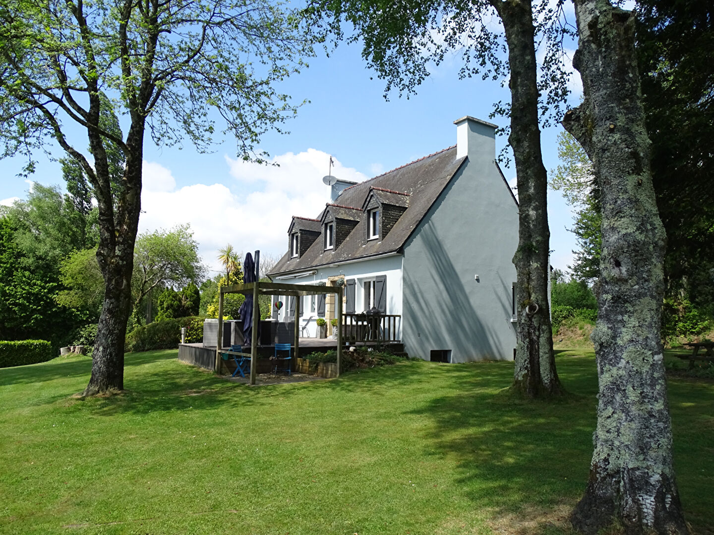 House in Le Saint - Image 2