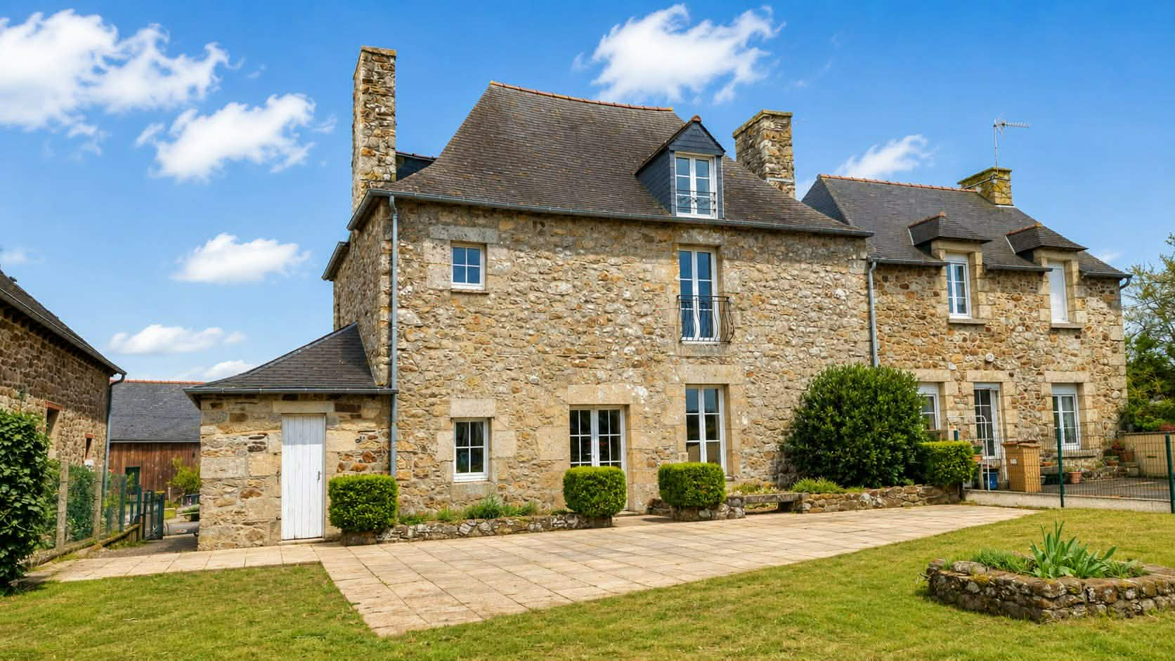 House in Jugon-les-Lacs - view 1