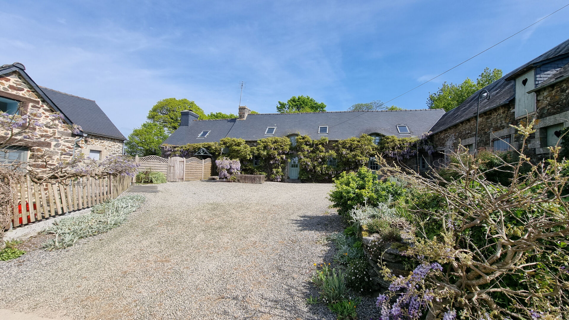 House in Saint-Martin-des-Pres - view 1