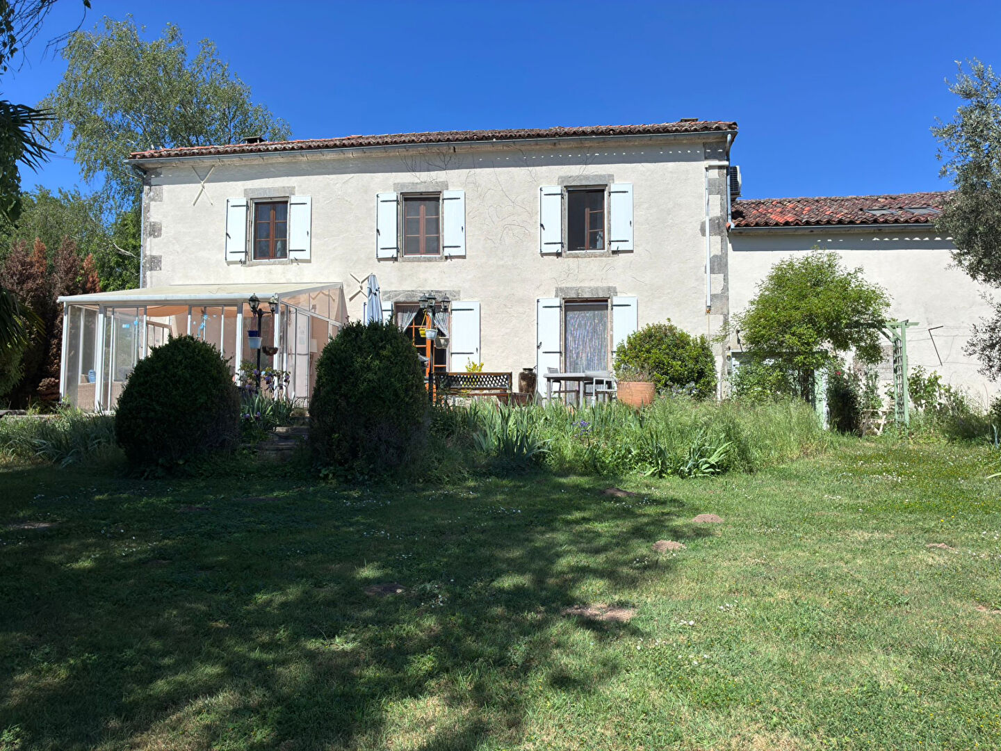 House in Champagne-Mouton - Image 2