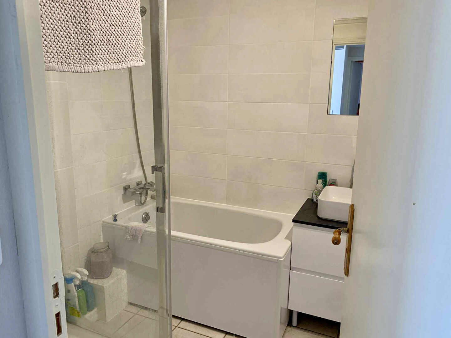 Modern bathroom featuring a bathtub and shower, located in Charente, Nouvelle-Aquitaine, with 4 bedrooms.