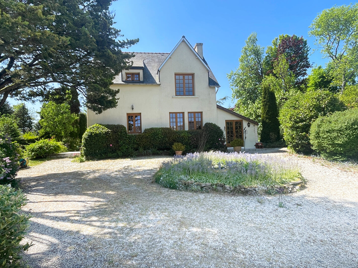 House in Plonevez-du-Faou - Image 4