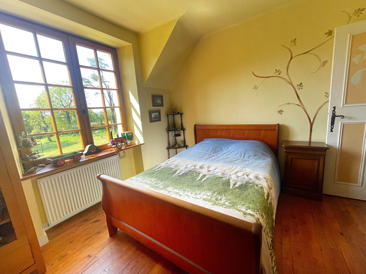Charming property in Finistère, Brittany, featuring a spacious garden and traditional architecture.