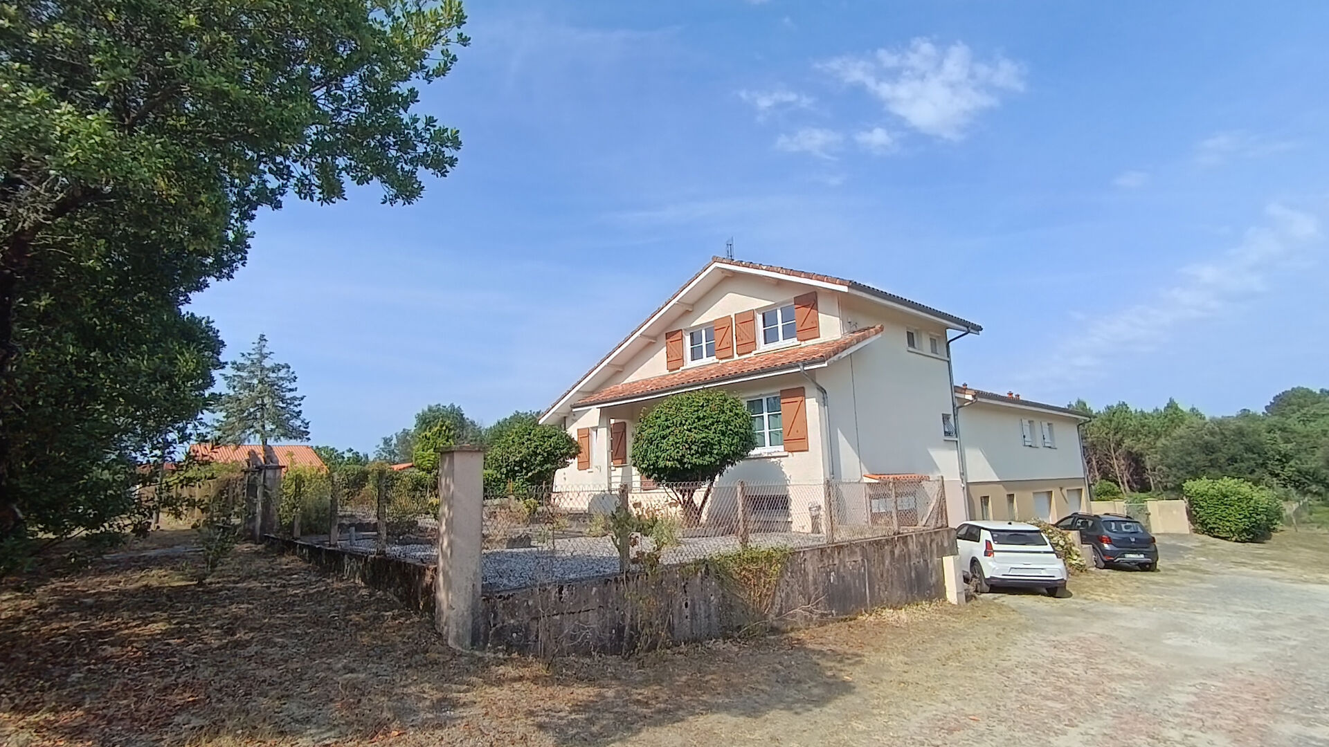LANDES ATLANTIQUE - Spacious house et landscaped garden - Rare opportunity