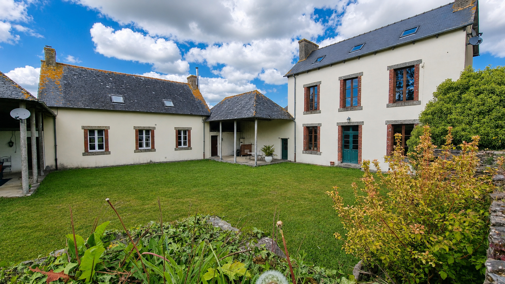 House in Merleac - view 1