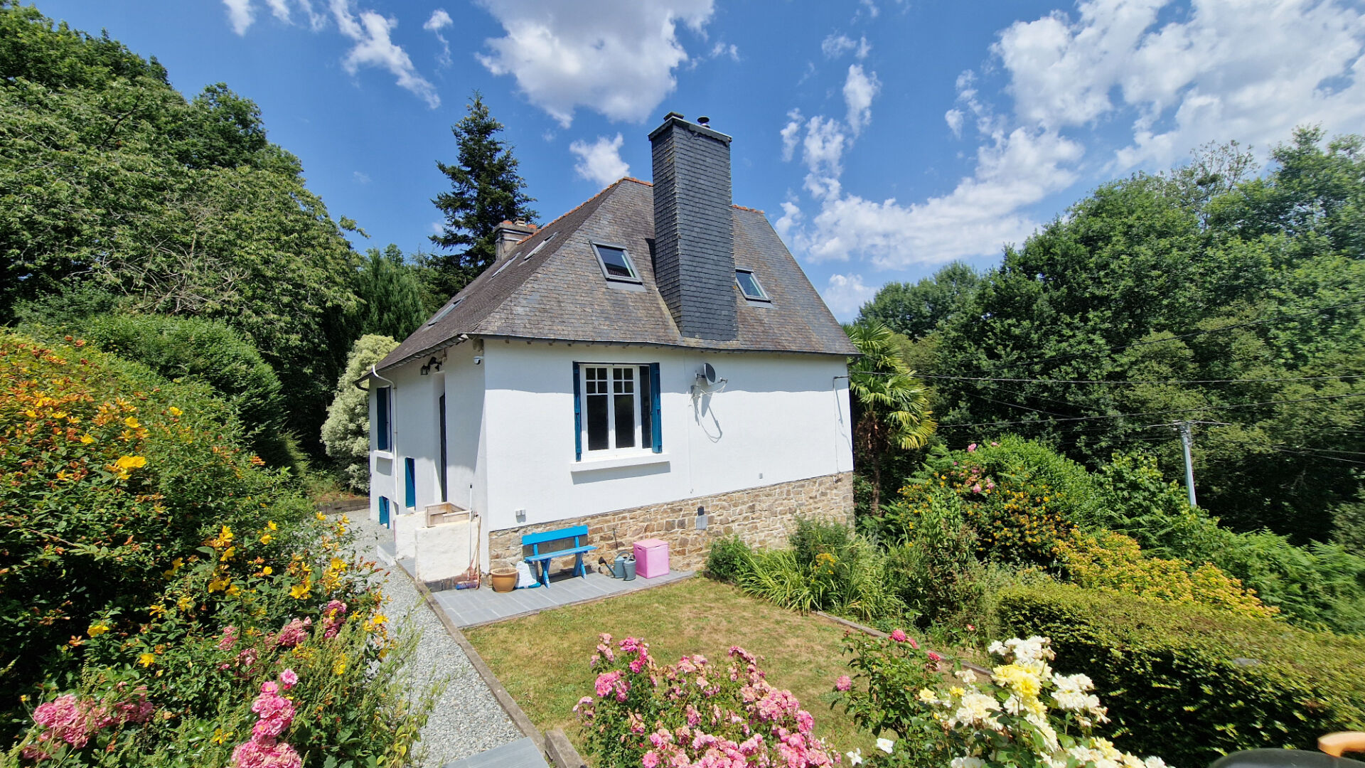 CÔTES D'ARMOR Belle maison rénovée de 4 chambres avec jardin, terrase, à proximité d'une rivière et d'un site prisé pour de nature er activities