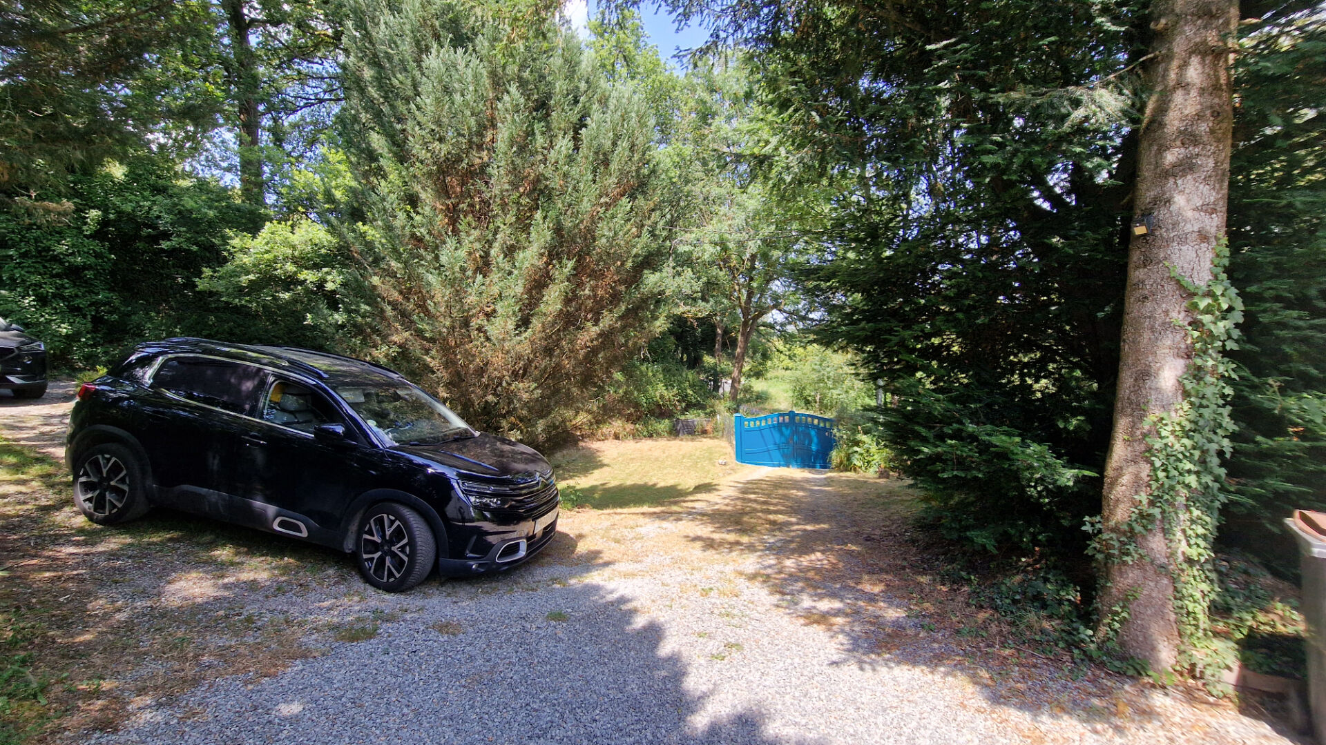 4-bedroom property in Côtes-d'Armor, Brittany, featuring a gravel driveway and greenery surrounding the entrance.