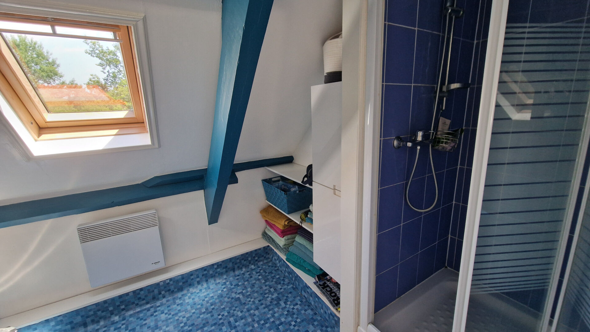 Modern property with an en-suite shower, located in Côtes-d'Armor, Brittany, postcode 22210.