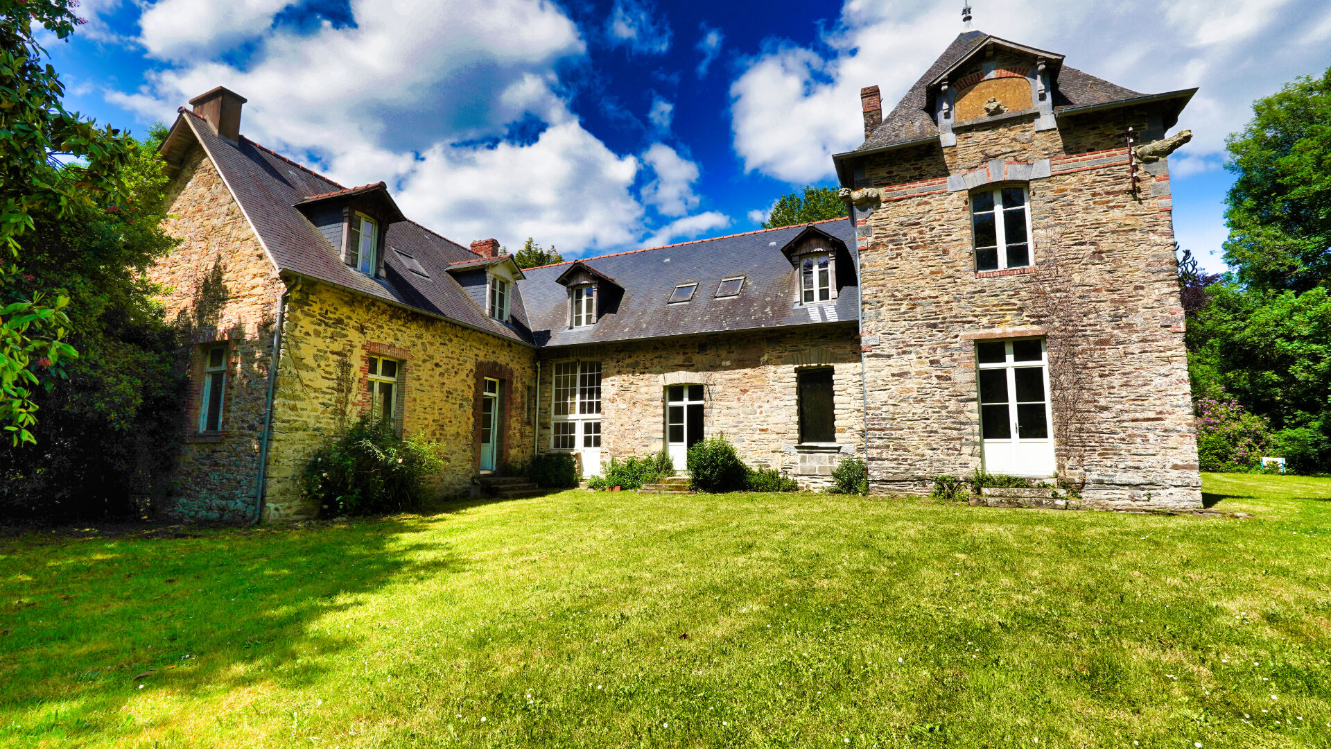House in Les Fougerets - view 1