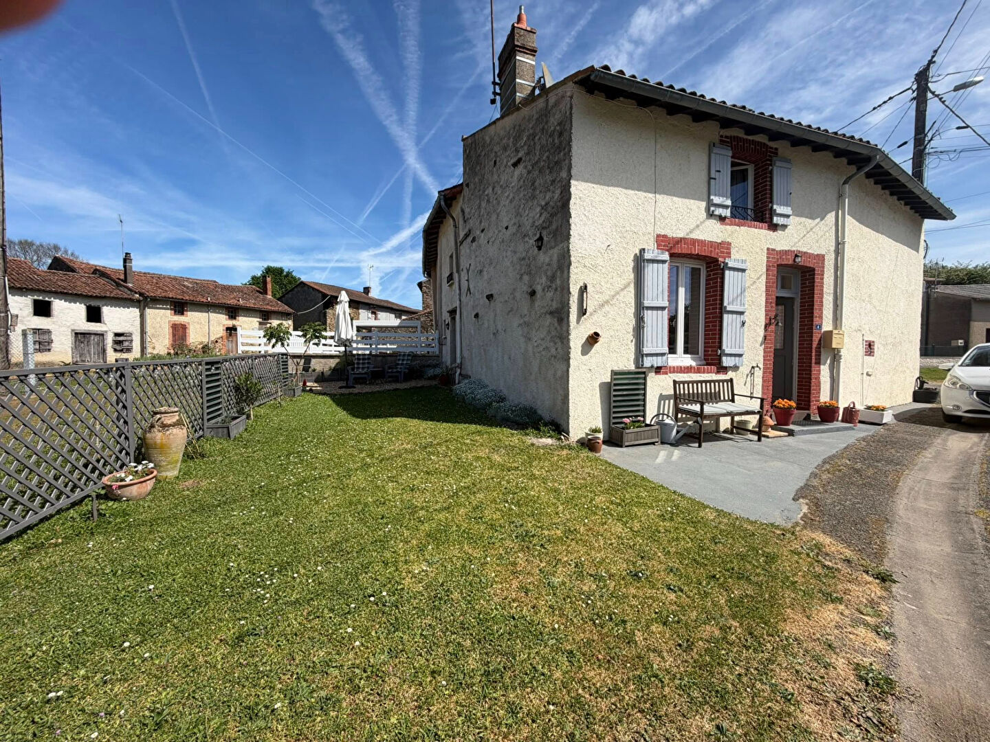 Charming property in Haute-Vienne, Nouvelle-Aquitaine, featuring a garden and traditional architecture.