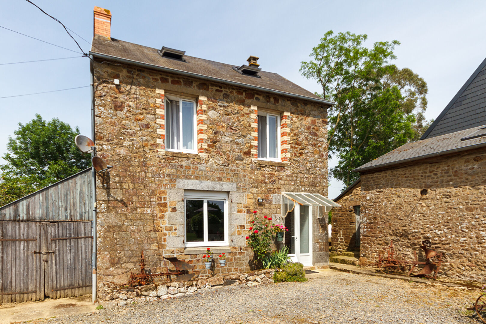 House in Ducey-Les Cheris - Image 2