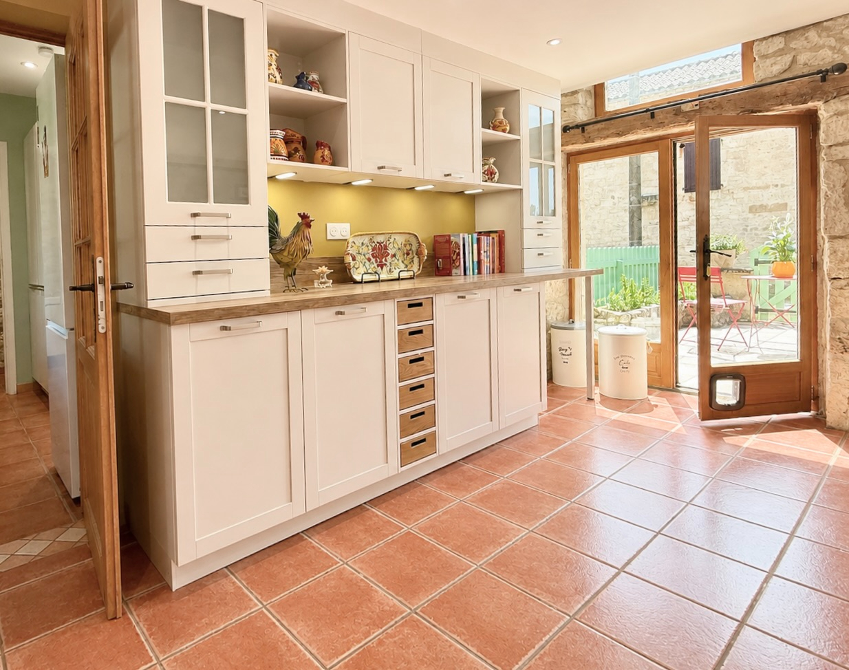 Charming property with a swimming pool in Tarn-et-Garonne, Occitanie, featuring a modern kitchen and rustic elements.