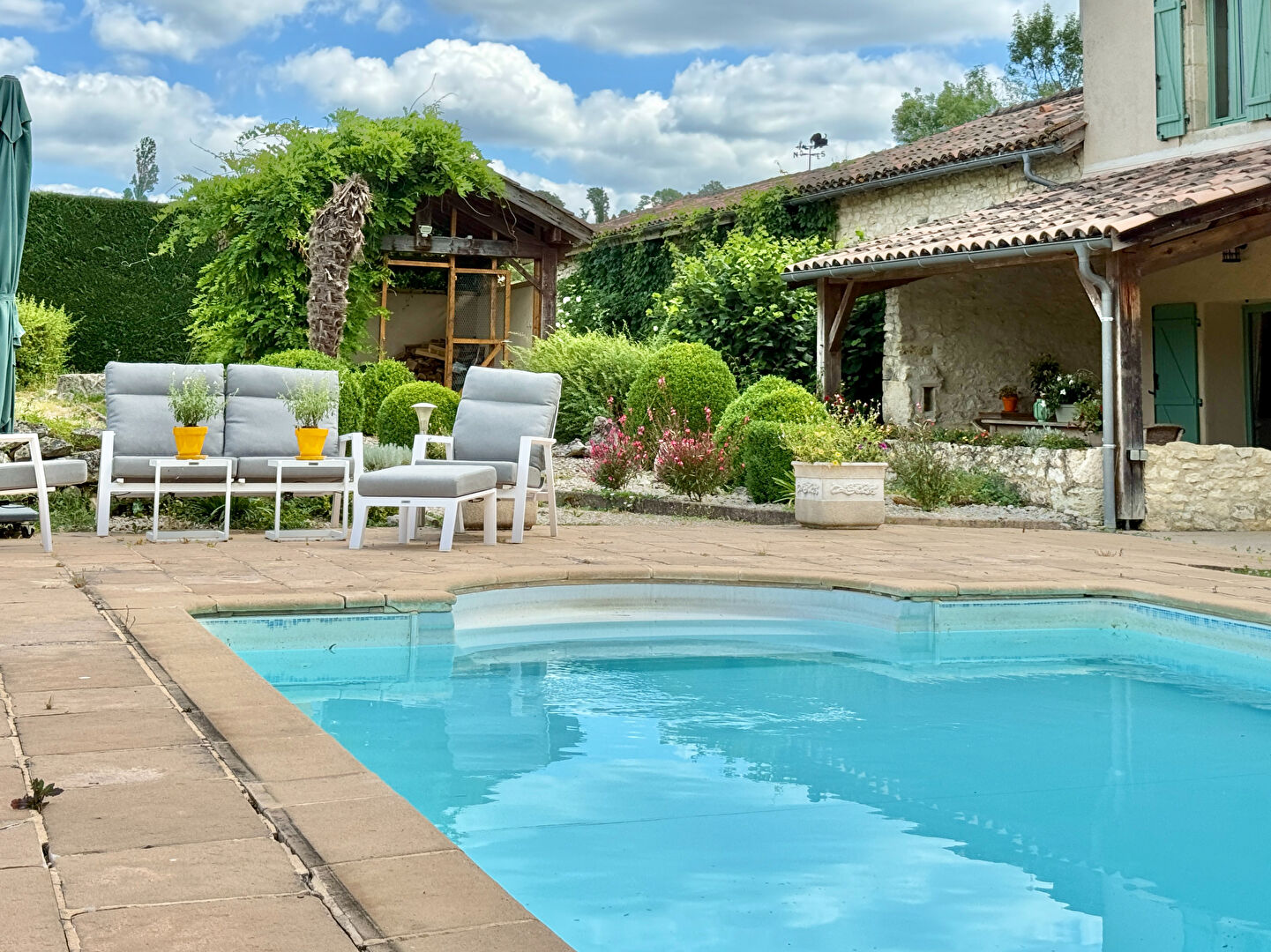 Charming property in Tarn-et-Garonne, Occitanie, featuring a terrace, garden, and swimming pool.