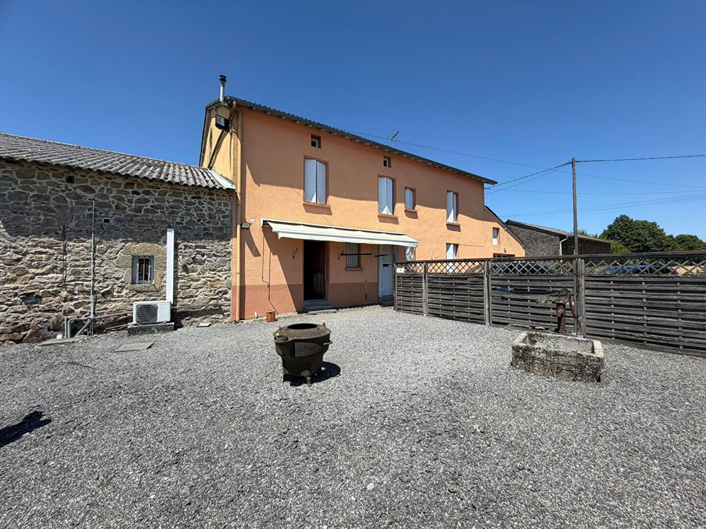 HAUTE-VIENNE -Restaurant Routier Réputé avec Spacieuse Habitation