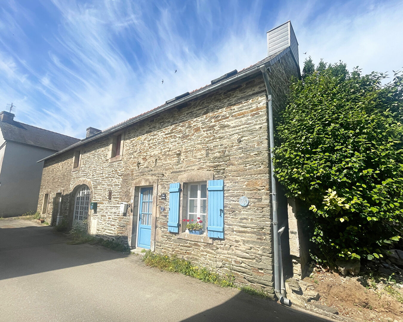 House in Chateauneuf-du-Faou - view 1