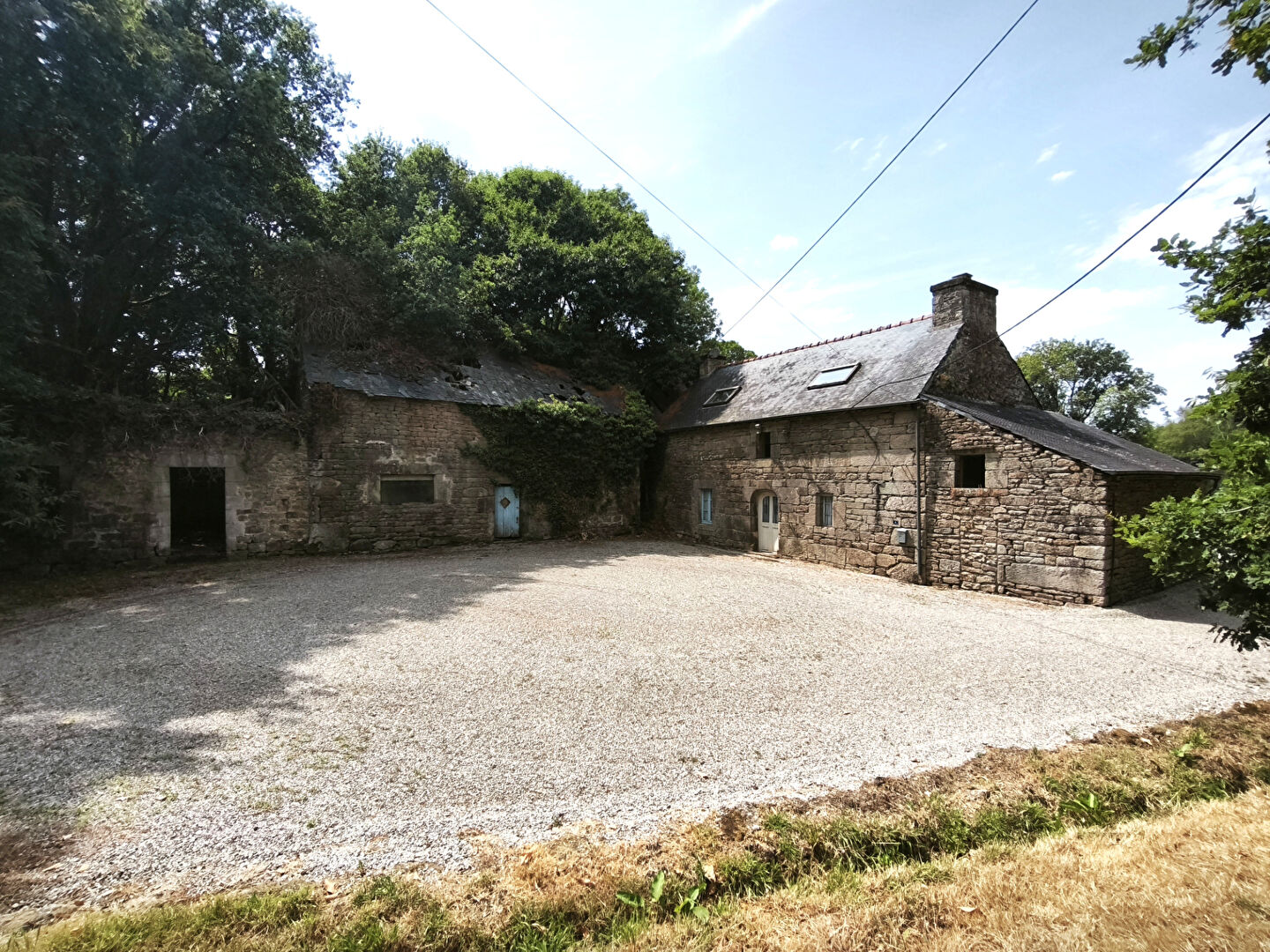 House in Le Croisty - view 1