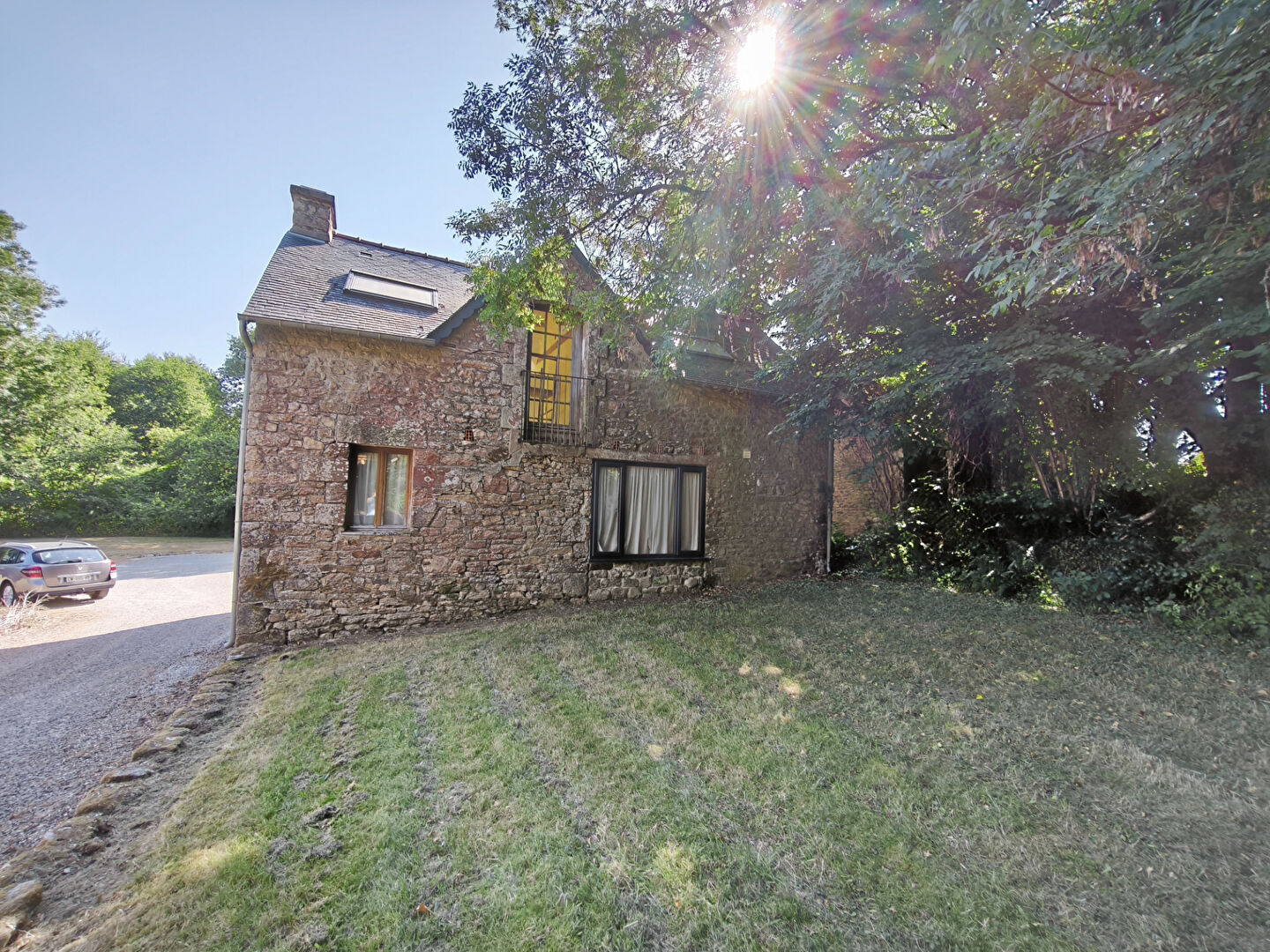 Charming property in Morbihan, Brittany, featuring a stone exterior, three bedrooms, and a spacious garden area.