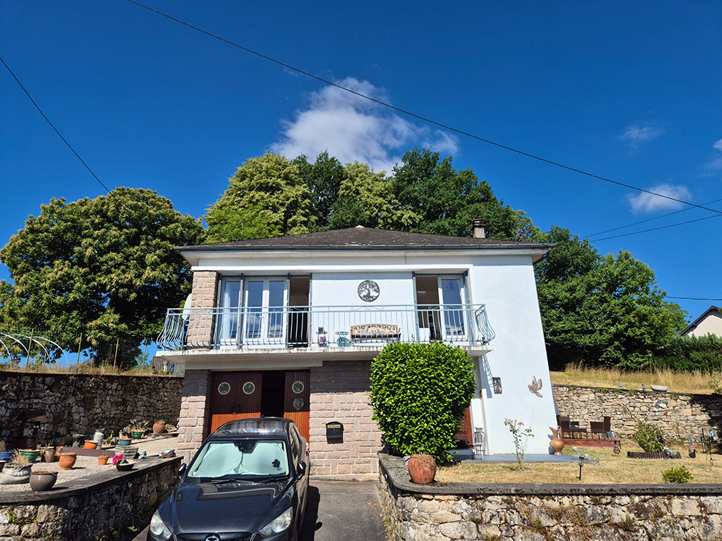CORREZE. TREIGNAC. Beautiful house of 3 bedrooms with garage and gardens of 1079m2