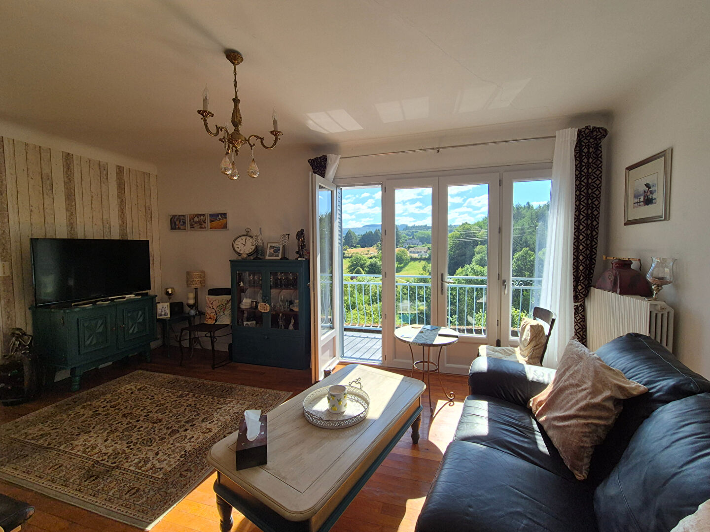 CORREZE. TREIGNAC. Beautiful house of 3 bedrooms with garage and gardens of 1079m2