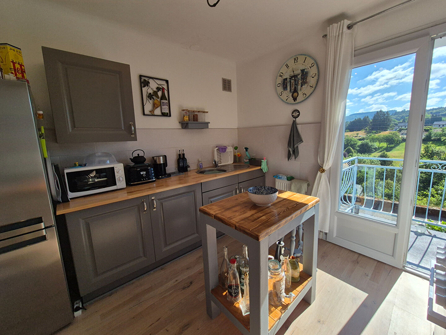 CORREZE. TREIGNAC. Beautiful house of 3 bedrooms with garage and gardens of 1079m2